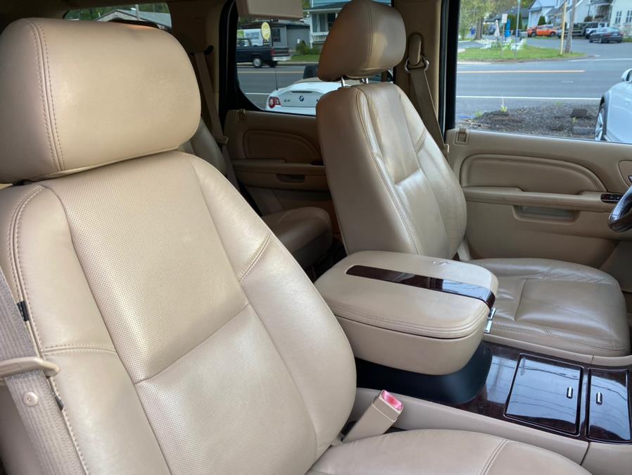 Used Cadillac Escalade AWD 4dr Luxury 2011 | Lava Motors 2 Inc. Canton, Connecticut Used Cadillac Escalade AWD 4dr Luxury 2011 | Lava Motors 2 Inc. Canton, Connecticut