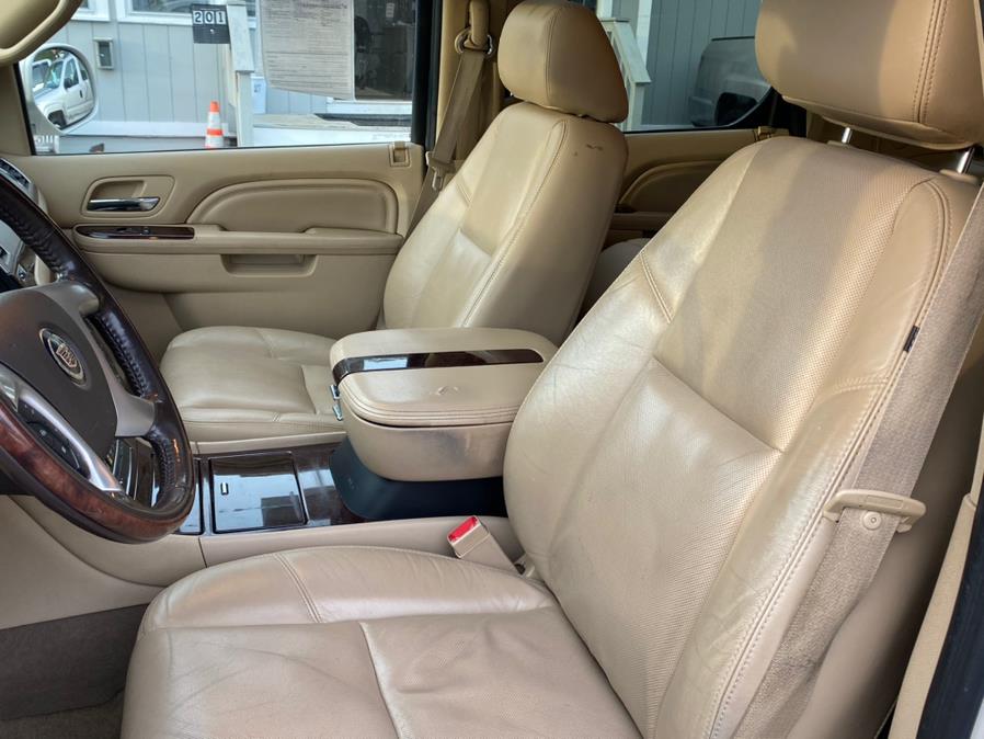 Used Cadillac Escalade AWD 4dr Luxury 2011 | Lava Motors 2 Inc. Canton, Connecticut Used Cadillac Escalade AWD 4dr Luxury 2011 | Lava Motors 2 Inc. Canton, Connecticut