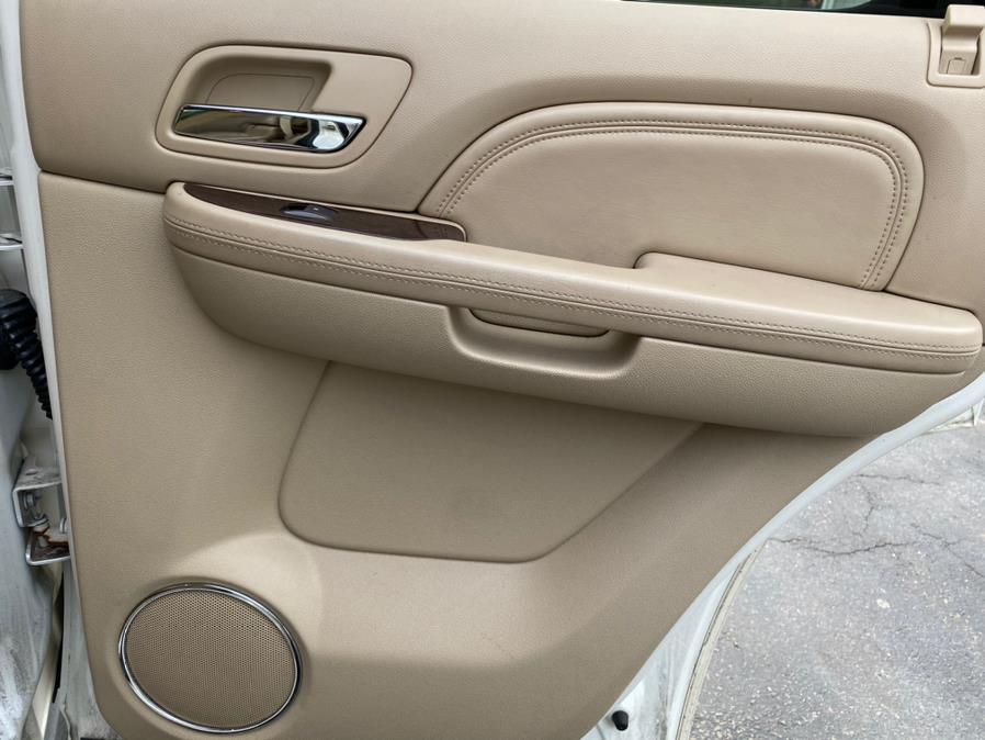 Used Cadillac Escalade AWD 4dr Luxury 2011 | Lava Motors 2 Inc. Canton, Connecticut Used Cadillac Escalade AWD 4dr Luxury 2011 | Lava Motors 2 Inc. Canton, Connecticut