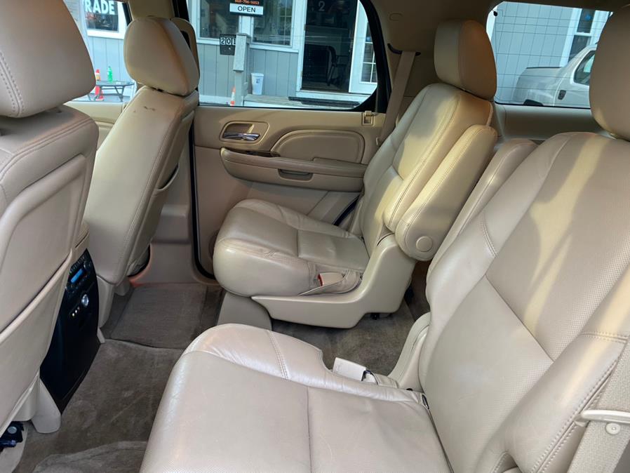 Used Cadillac Escalade AWD 4dr Luxury 2011 | Lava Motors 2 Inc. Canton, Connecticut Used Cadillac Escalade AWD 4dr Luxury 2011 | Lava Motors 2 Inc. Canton, Connecticut