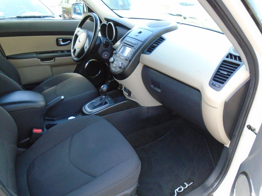 2013 Kia Soul 5dr Wgn Man +, available for sale in Waterbury, Connecticut | Jim Juliani Motors. Waterbury, Connecticut 2013 Kia Soul 5dr Wgn Man +, available for sale in Waterbury, Connecticut | Jim Juliani Motors. Waterbury, Connecticut