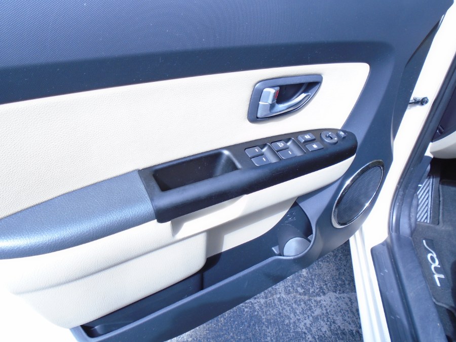2013 Kia Soul 5dr Wgn Man +, available for sale in Waterbury, Connecticut | Jim Juliani Motors. Waterbury, Connecticut 2013 Kia Soul 5dr Wgn Man +, available for sale in Waterbury, Connecticut | Jim Juliani Motors. Waterbury, Connecticut