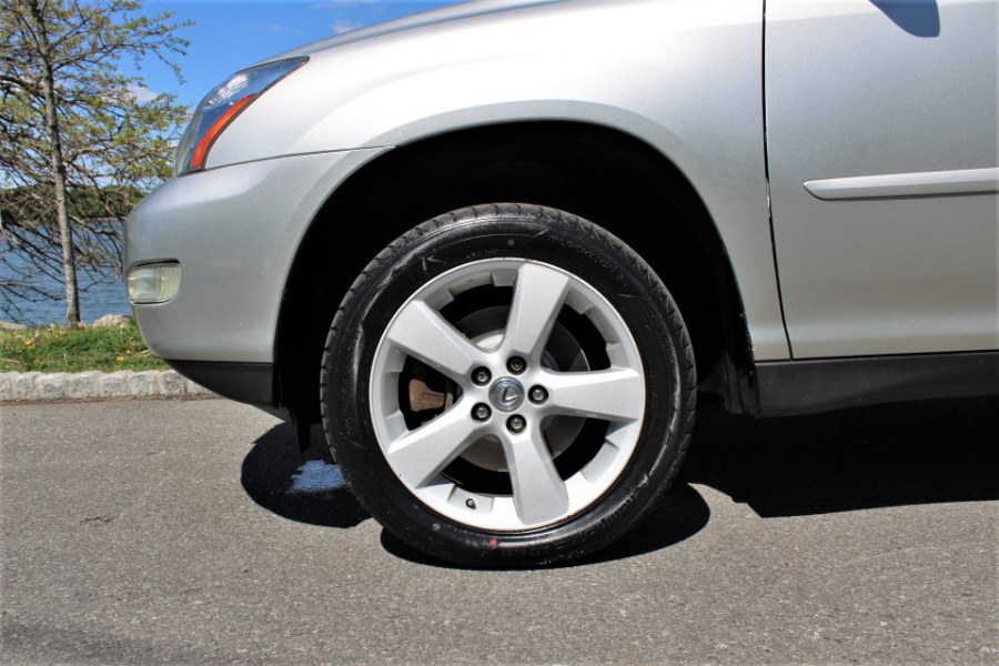 2005 Lexus RX 330 4dr SUV AWD, available for sale in Great Neck, New York | Great Neck Car Buyers & Sellers. Great Neck, New York 2005 Lexus RX 330 4dr SUV AWD, available for sale in Great Neck, New York | Great Neck Car Buyers & Sellers. Great Neck, New York