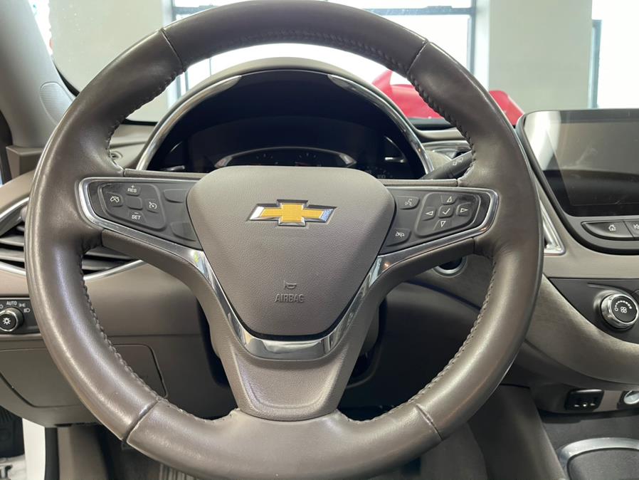 Used Chevrolet Malibu 4dr Sdn LT w/1LT 2017 | 5 Towns Drive. Inwood, New York Used Chevrolet Malibu 4dr Sdn LT w/1LT 2017 | 5 Towns Drive. Inwood, New York
