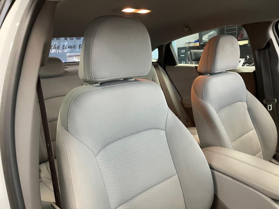 Used Chevrolet Malibu 4dr Sdn LT w/1LT 2017 | 5 Towns Drive. Inwood, New York Used Chevrolet Malibu 4dr Sdn LT w/1LT 2017 | 5 Towns Drive. Inwood, New York