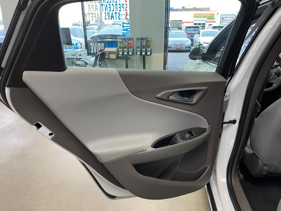 Used Chevrolet Malibu 4dr Sdn LT w/1LT 2017 | 5 Towns Drive. Inwood, New York Used Chevrolet Malibu 4dr Sdn LT w/1LT 2017 | 5 Towns Drive. Inwood, New York