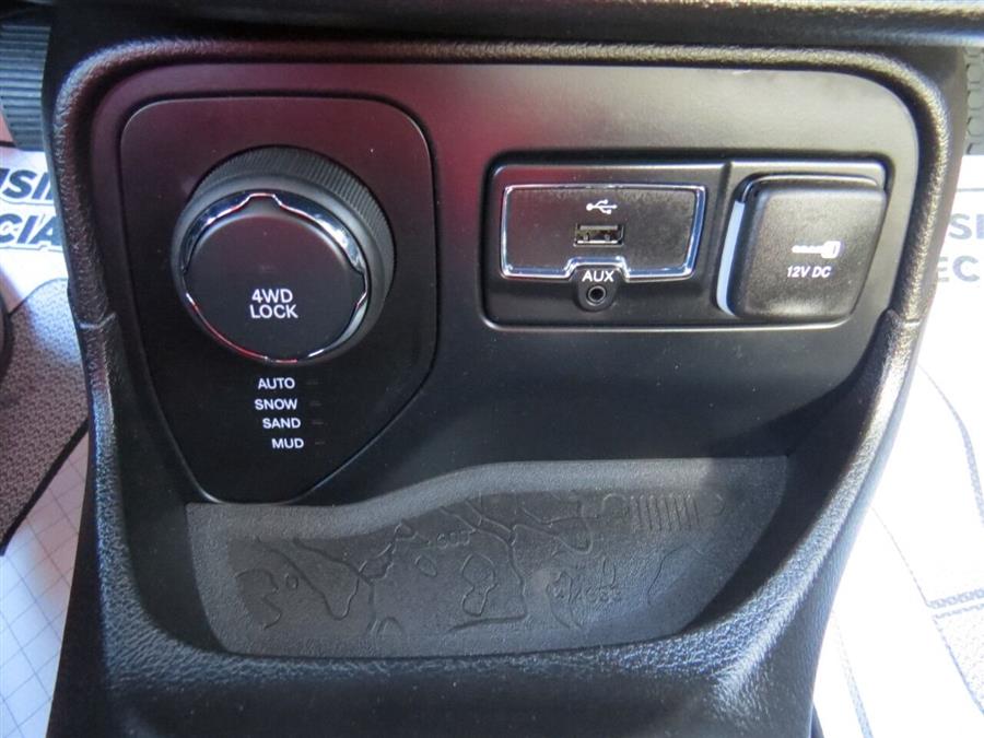 Used Jeep Renegade Latitude 4x4 4dr SUV 2016 | Lake City Exports Inc. Auburn, Maine Used Jeep Renegade Latitude 4x4 4dr SUV 2016 | Lake City Exports Inc. Auburn, Maine