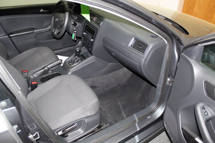 Used Volkswagen Jetta Sedan 4dr Auto S 2013 | New England Auto Sales LLC. Plainville, Connecticut Used Volkswagen Jetta Sedan 4dr Auto S 2013 | New England Auto Sales LLC. Plainville, Connecticut