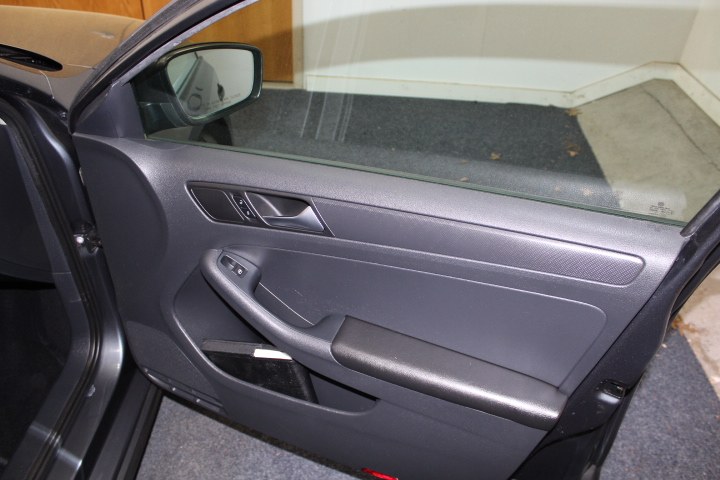 Used Volkswagen Jetta Sedan 4dr Auto S 2013 | New England Auto Sales LLC. Plainville, Connecticut Used Volkswagen Jetta Sedan 4dr Auto S 2013 | New England Auto Sales LLC. Plainville, Connecticut