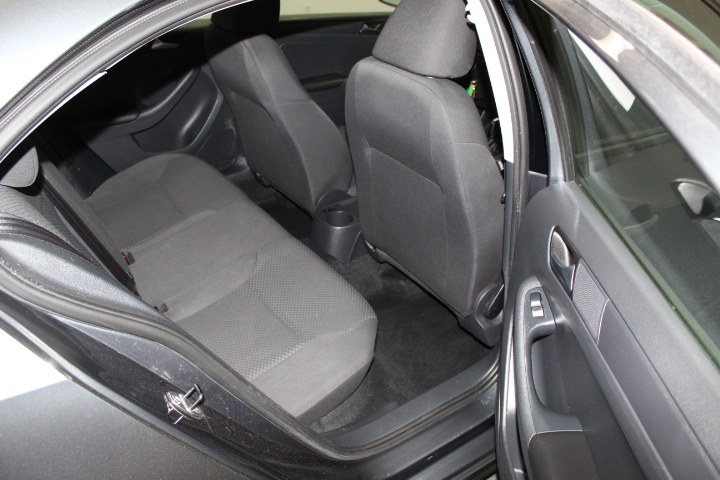 Used Volkswagen Jetta Sedan 4dr Auto S 2013 | New England Auto Sales LLC. Plainville, Connecticut Used Volkswagen Jetta Sedan 4dr Auto S 2013 | New England Auto Sales LLC. Plainville, Connecticut