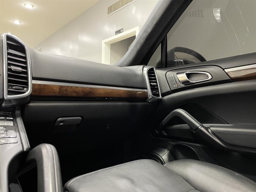 Used Porsche Cayenne Turbo AWD 4dr SUV 2011 | Elite Imports LLC. West Chester, Ohio Used Porsche Cayenne Turbo AWD 4dr SUV 2011 | Elite Imports LLC. West Chester, Ohio