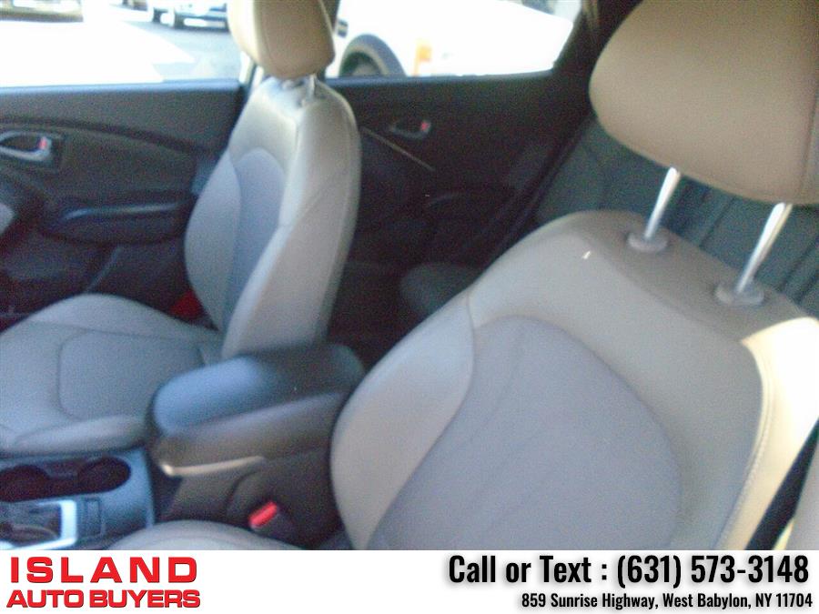 Used Hyundai Tucson SE 4dr SUV 2015 | Island Auto Buyers. West Babylon, New York Used Hyundai Tucson SE 4dr SUV 2015 | Island Auto Buyers. West Babylon, New York