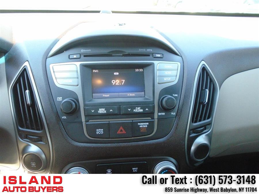 Used Hyundai Tucson SE 4dr SUV 2015 | Island Auto Buyers. West Babylon, New York Used Hyundai Tucson SE 4dr SUV 2015 | Island Auto Buyers. West Babylon, New York