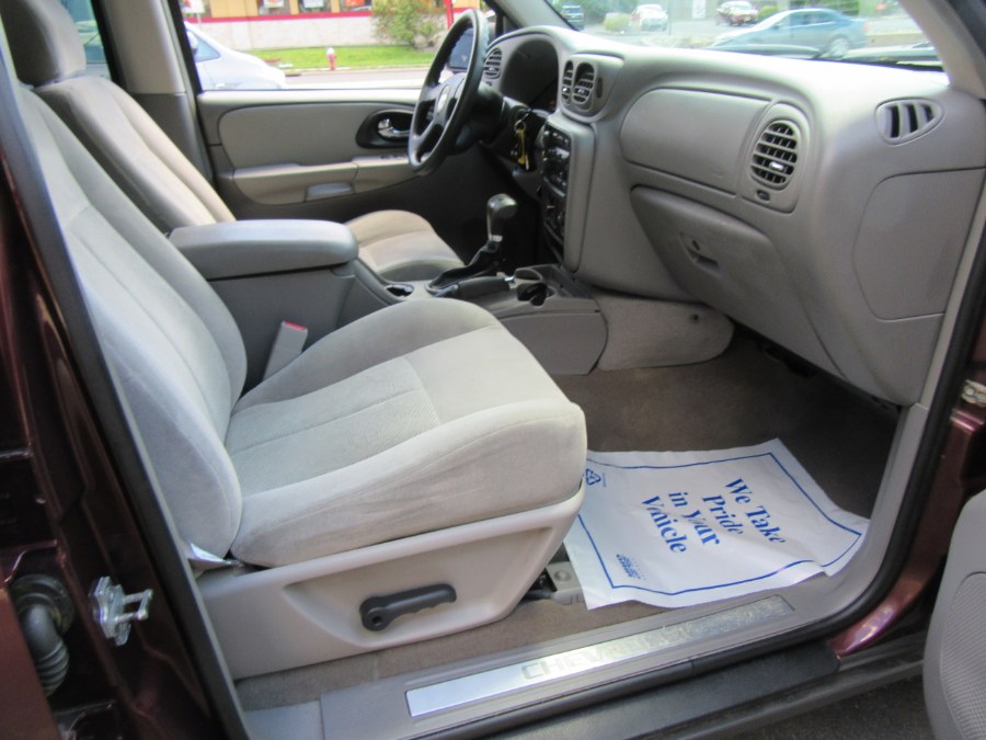 2006 Chevrolet TrailBlazer 4dr 4WD LS, available for sale in Little Ferry, New Jersey | Royalty Auto Sales. Little Ferry, New Jersey 2006 Chevrolet TrailBlazer 4dr 4WD LS, available for sale in Little Ferry, New Jersey | Royalty Auto Sales. Little Ferry, New Jersey