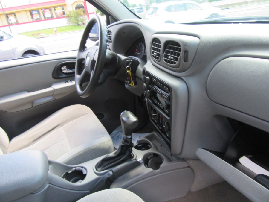 2006 Chevrolet TrailBlazer 4dr 4WD LS, available for sale in Little Ferry, New Jersey | Royalty Auto Sales. Little Ferry, New Jersey 2006 Chevrolet TrailBlazer 4dr 4WD LS, available for sale in Little Ferry, New Jersey | Royalty Auto Sales. Little Ferry, New Jersey