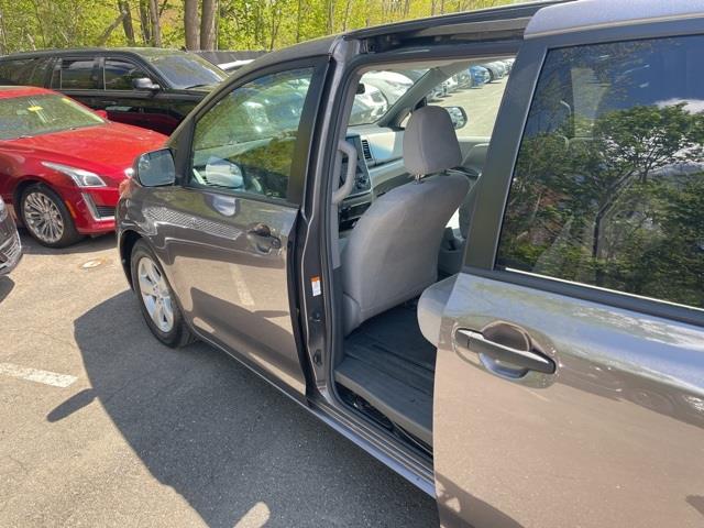 Used Toyota Sienna L 2015 | Blasius Federal Road. Brookfield, Connecticut Used Toyota Sienna L 2015 | Blasius Federal Road. Brookfield, Connecticut