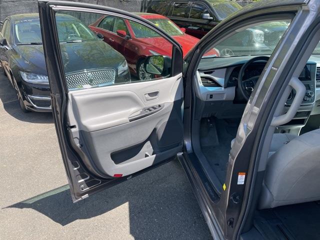Used Toyota Sienna L 2015 | Blasius Federal Road. Brookfield, Connecticut Used Toyota Sienna L 2015 | Blasius Federal Road. Brookfield, Connecticut