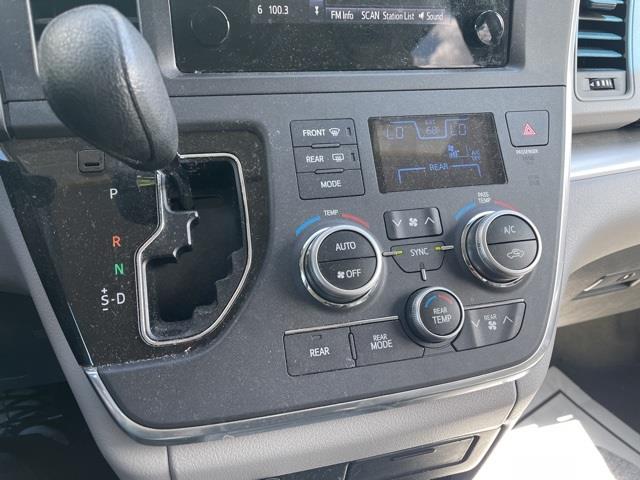 Used Toyota Sienna L 2015 | Blasius Federal Road. Brookfield, Connecticut Used Toyota Sienna L 2015 | Blasius Federal Road. Brookfield, Connecticut