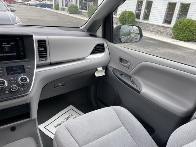 Used Toyota Sienna L 2017 | Blasius Federal Road. Brookfield, Connecticut Used Toyota Sienna L 2017 | Blasius Federal Road. Brookfield, Connecticut
