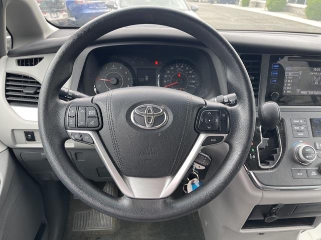 Used Toyota Sienna L 2017 | Blasius Federal Road. Brookfield, Connecticut Used Toyota Sienna L 2017 | Blasius Federal Road. Brookfield, Connecticut