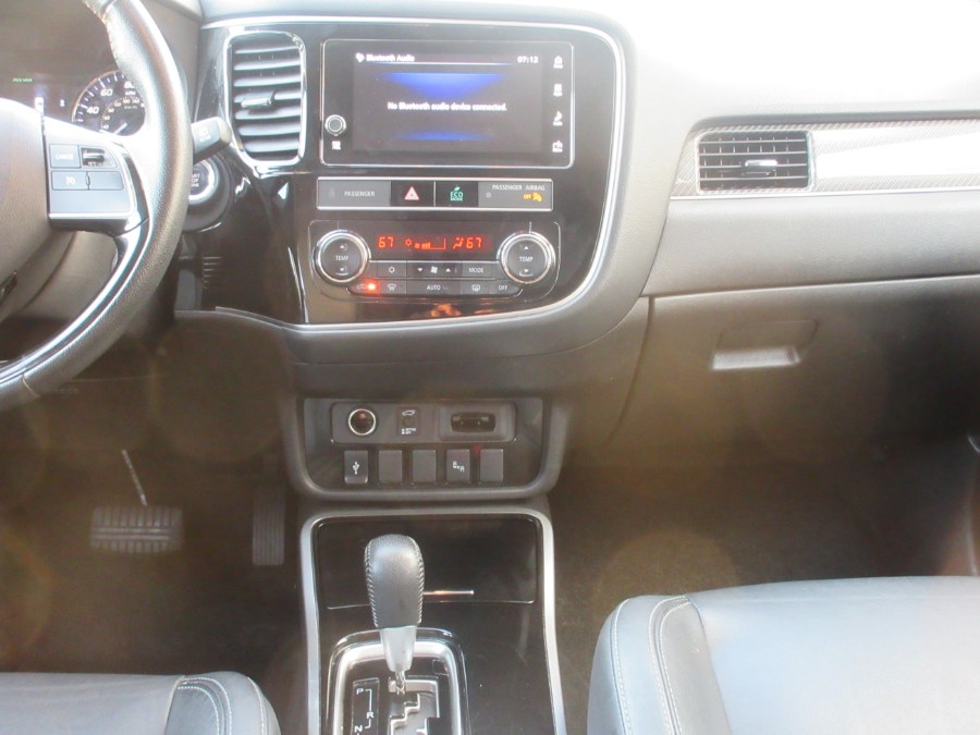 2019 Mitsubishi Outlander SEL FWD, available for sale in Linden, New Jersey | Route 27 Auto Mall. Linden, New Jersey 2019 Mitsubishi Outlander SEL FWD, available for sale in Linden, New Jersey | Route 27 Auto Mall. Linden, New Jersey