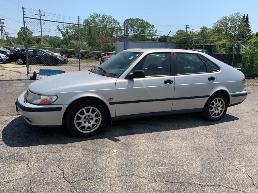 Used Saab 9-3 5dr HB Auto w/Sunroof 2000 | Dealertown Auto Wholesalers. Milford, Connecticut Used Saab 9-3 5dr HB Auto w/Sunroof 2000 | Dealertown Auto Wholesalers. Milford, Connecticut
