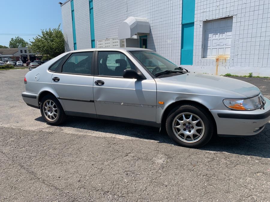 Used Saab 9-3 5dr HB Auto w/Sunroof 2000 | Dealertown Auto Wholesalers. Milford, Connecticut Used Saab 9-3 5dr HB Auto w/Sunroof 2000 | Dealertown Auto Wholesalers. Milford, Connecticut