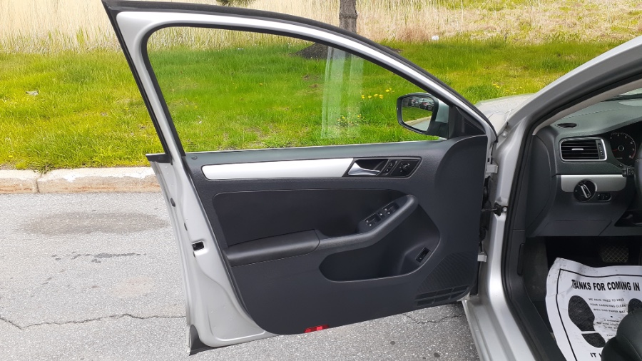 2013 Volkswagen Jetta Sedan 4dr Auto SE PZEV *Ltd Avail*, available for sale in Revere, Massachusetts | Wonderland Auto. Revere, Massachusetts 2013 Volkswagen Jetta Sedan 4dr Auto SE PZEV *Ltd Avail*, available for sale in Revere, Massachusetts | Wonderland Auto. Revere, Massachusetts