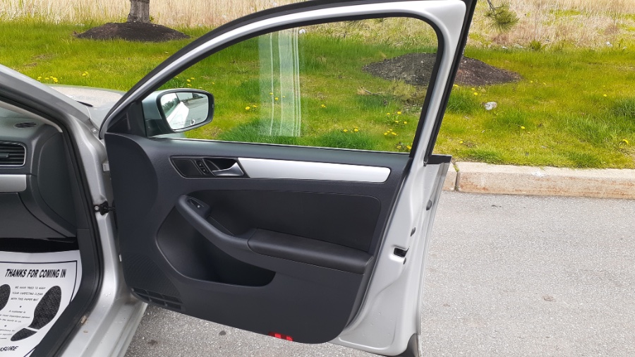 2013 Volkswagen Jetta Sedan 4dr Auto SE PZEV *Ltd Avail*, available for sale in Revere, Massachusetts | Wonderland Auto. Revere, Massachusetts 2013 Volkswagen Jetta Sedan 4dr Auto SE PZEV *Ltd Avail*, available for sale in Revere, Massachusetts | Wonderland Auto. Revere, Massachusetts