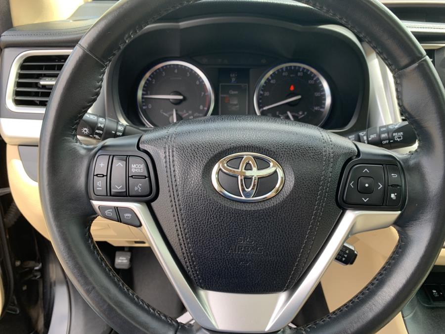 Used Toyota Highlander AWD 4dr V6 XLE (Natl) 2015 | Pray's Auto Sales . Bangor , Maine Used Toyota Highlander AWD 4dr V6 XLE (Natl) 2015 | Pray's Auto Sales . Bangor , Maine