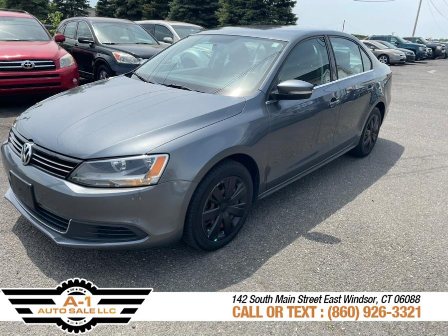 2013 Volkswagen Jetta Sedan 4dr Auto SE PZEV *Ltd Avail*, available for sale in East Windsor, Connecticut | A1 Auto Sale LLC. East Windsor, Connecticut