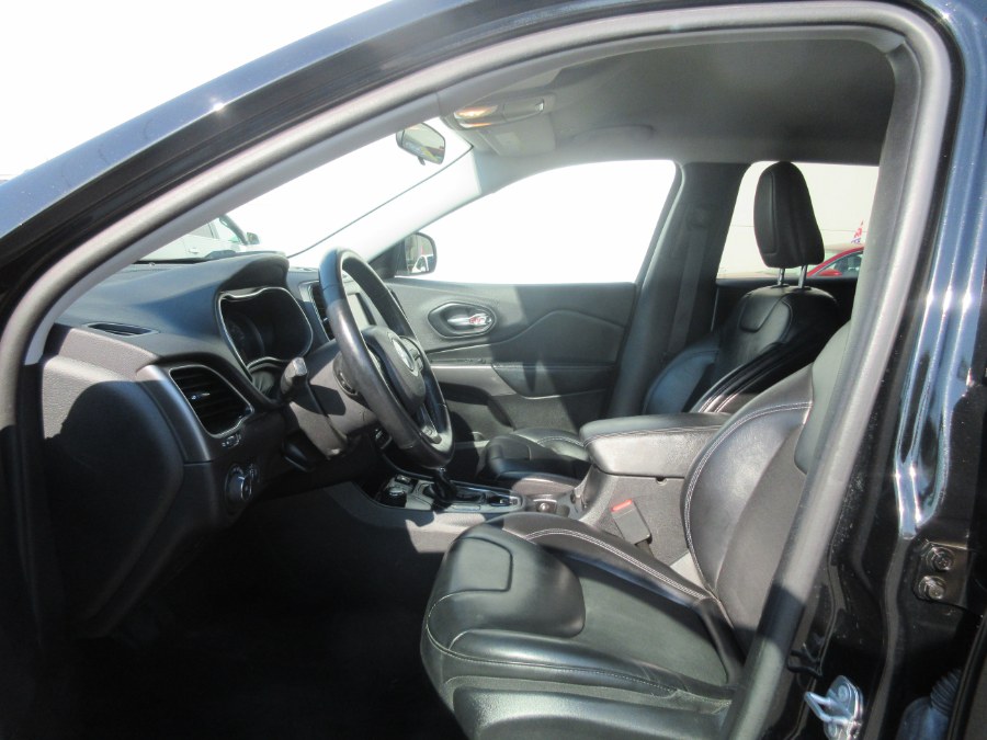 2019 Jeep Cherokee Latitude Plus 4x4, available for sale in Linden, New Jersey | Route 27 Auto Mall. Linden, New Jersey 2019 Jeep Cherokee Latitude Plus 4x4, available for sale in Linden, New Jersey | Route 27 Auto Mall. Linden, New Jersey