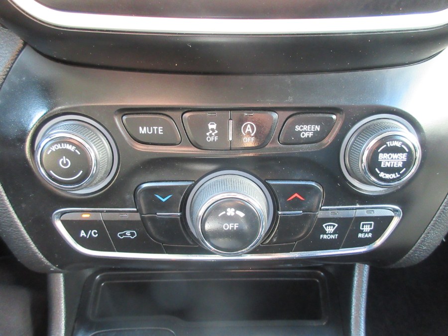 2019 Jeep Cherokee Latitude Plus 4x4, available for sale in Linden, New Jersey | Route 27 Auto Mall. Linden, New Jersey 2019 Jeep Cherokee Latitude Plus 4x4, available for sale in Linden, New Jersey | Route 27 Auto Mall. Linden, New Jersey