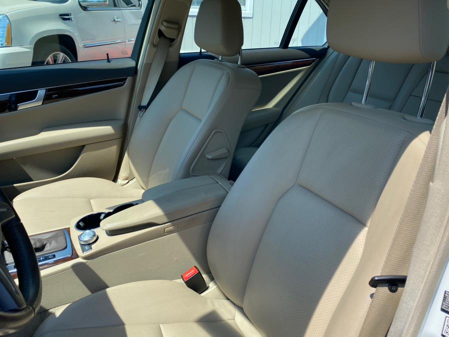 Used Mercedes-Benz C-Class 4dr Sdn C300 Luxury 4MATIC 2014 | Lava Motors 2 Inc. Canton, Connecticut Used Mercedes-Benz C-Class 4dr Sdn C300 Luxury 4MATIC 2014 | Lava Motors 2 Inc. Canton, Connecticut