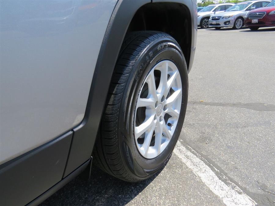 Used Jeep Cherokee Latitude 4x4 4dr SUV 2016 | Lake City Exports Inc. Auburn, Maine Used Jeep Cherokee Latitude 4x4 4dr SUV 2016 | Lake City Exports Inc. Auburn, Maine