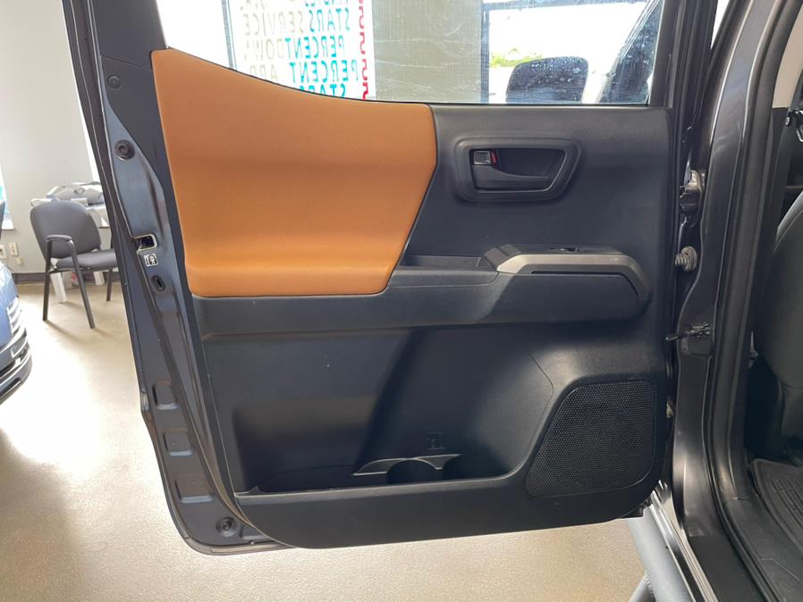 2017 Toyota Tacoma SR5 Double Cab 5'' Bed V6 4x2 AT (Natl), available for sale in Inwood, New York | 5 Towns Drive. Inwood, New York 2017 Toyota Tacoma SR5 Double Cab 5'' Bed V6 4x2 AT (Natl), available for sale in Inwood, New York | 5 Towns Drive. Inwood, New York