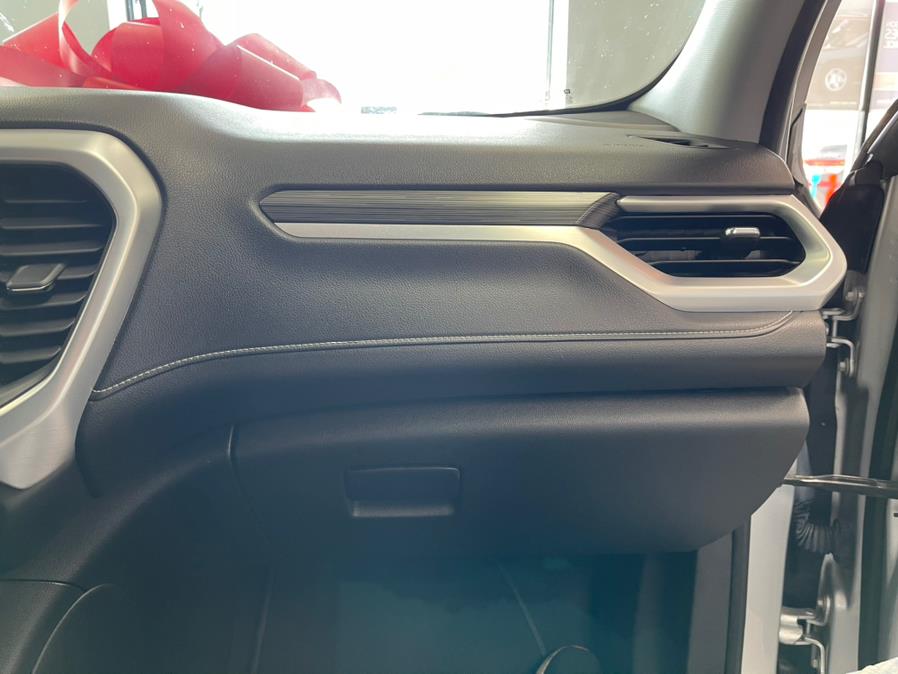 2017 GMC Acadia FWD 4dr SLT w/SLT-1, available for sale in Inwood, New York | 5 Towns Drive. Inwood, New York 2017 GMC Acadia FWD 4dr SLT w/SLT-1, available for sale in Inwood, New York | 5 Towns Drive. Inwood, New York