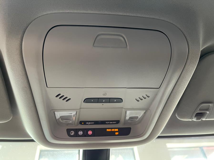 2017 GMC Acadia FWD 4dr SLT w/SLT-1, available for sale in Inwood, New York | 5 Towns Drive. Inwood, New York 2017 GMC Acadia FWD 4dr SLT w/SLT-1, available for sale in Inwood, New York | 5 Towns Drive. Inwood, New York