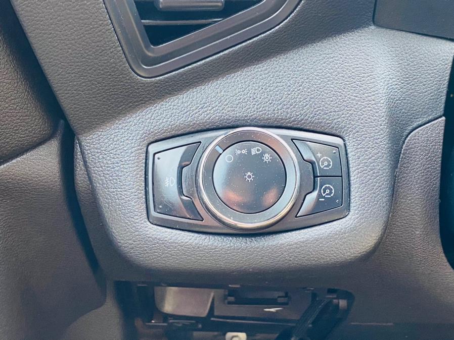 2013 Ford Escape FWD 4dr SE, available for sale in New Britain, Connecticut | Supreme Automotive. New Britain, Connecticut 2013 Ford Escape FWD 4dr SE, available for sale in New Britain, Connecticut | Supreme Automotive. New Britain, Connecticut