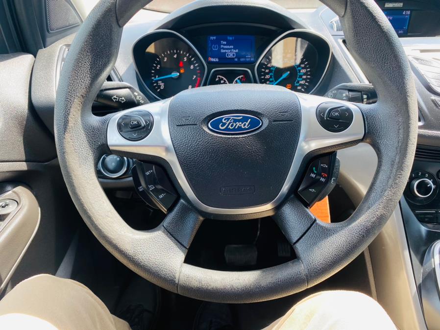 2013 Ford Escape FWD 4dr SE, available for sale in New Britain, Connecticut | Supreme Automotive. New Britain, Connecticut 2013 Ford Escape FWD 4dr SE, available for sale in New Britain, Connecticut | Supreme Automotive. New Britain, Connecticut