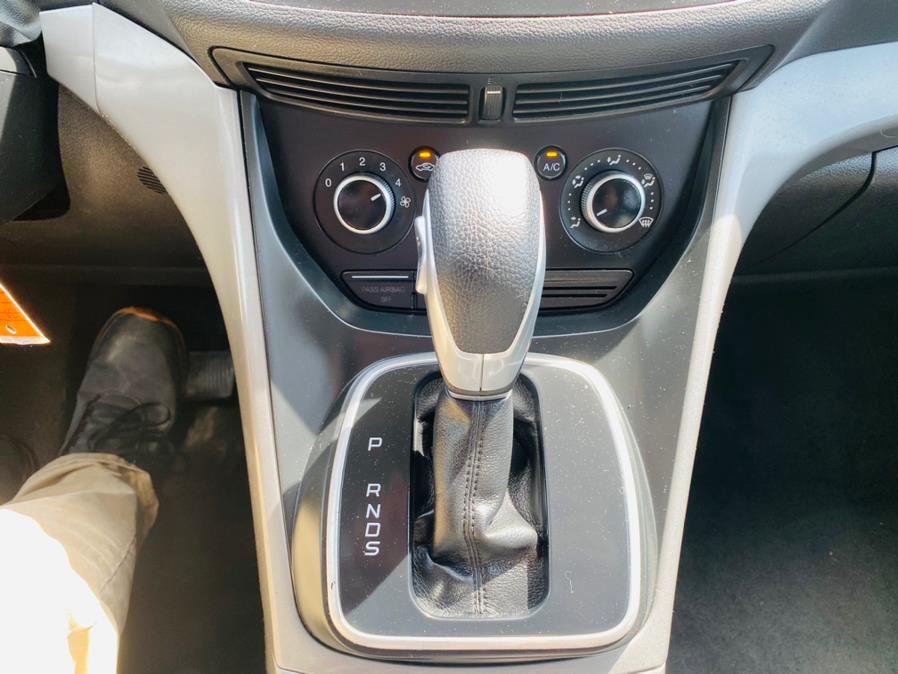 2013 Ford Escape FWD 4dr SE, available for sale in New Britain, Connecticut | Supreme Automotive. New Britain, Connecticut 2013 Ford Escape FWD 4dr SE, available for sale in New Britain, Connecticut | Supreme Automotive. New Britain, Connecticut