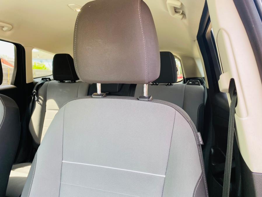 2013 Ford Escape FWD 4dr SE, available for sale in New Britain, Connecticut | Supreme Automotive. New Britain, Connecticut 2013 Ford Escape FWD 4dr SE, available for sale in New Britain, Connecticut | Supreme Automotive. New Britain, Connecticut