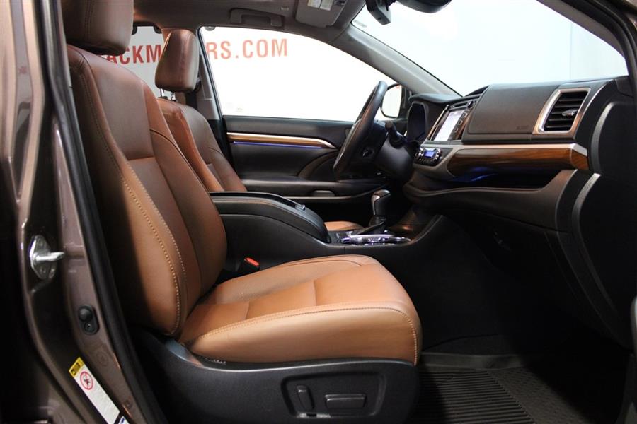 Used Toyota Highlander LIMITED 2019 | Fast Track Motors. Paterson, New Jersey Used Toyota Highlander LIMITED 2019 | Fast Track Motors. Paterson, New Jersey