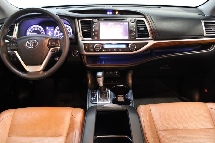 Used Toyota Highlander LIMITED 2019 | Fast Track Motors. Paterson, New Jersey Used Toyota Highlander LIMITED 2019 | Fast Track Motors. Paterson, New Jersey