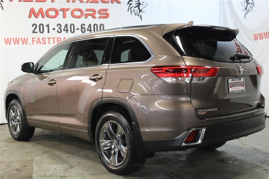Used Toyota Highlander LIMITED 2019 | Fast Track Motors. Paterson, New Jersey Used Toyota Highlander LIMITED 2019 | Fast Track Motors. Paterson, New Jersey