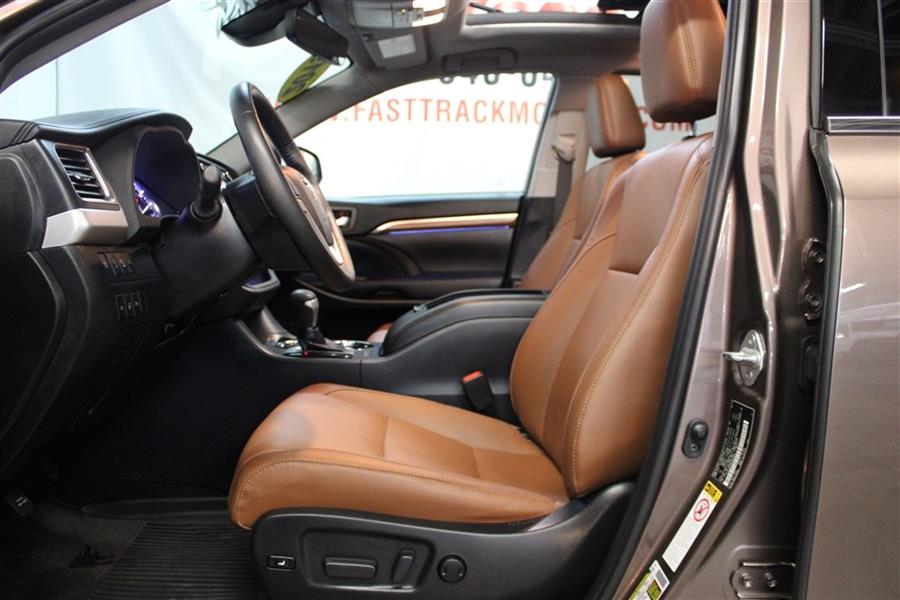 Used Toyota Highlander LIMITED 2019 | Fast Track Motors. Paterson, New Jersey Used Toyota Highlander LIMITED 2019 | Fast Track Motors. Paterson, New Jersey