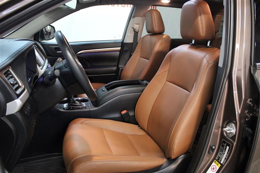 Used Toyota Highlander LIMITED 2019 | Fast Track Motors. Paterson, New Jersey Used Toyota Highlander LIMITED 2019 | Fast Track Motors. Paterson, New Jersey