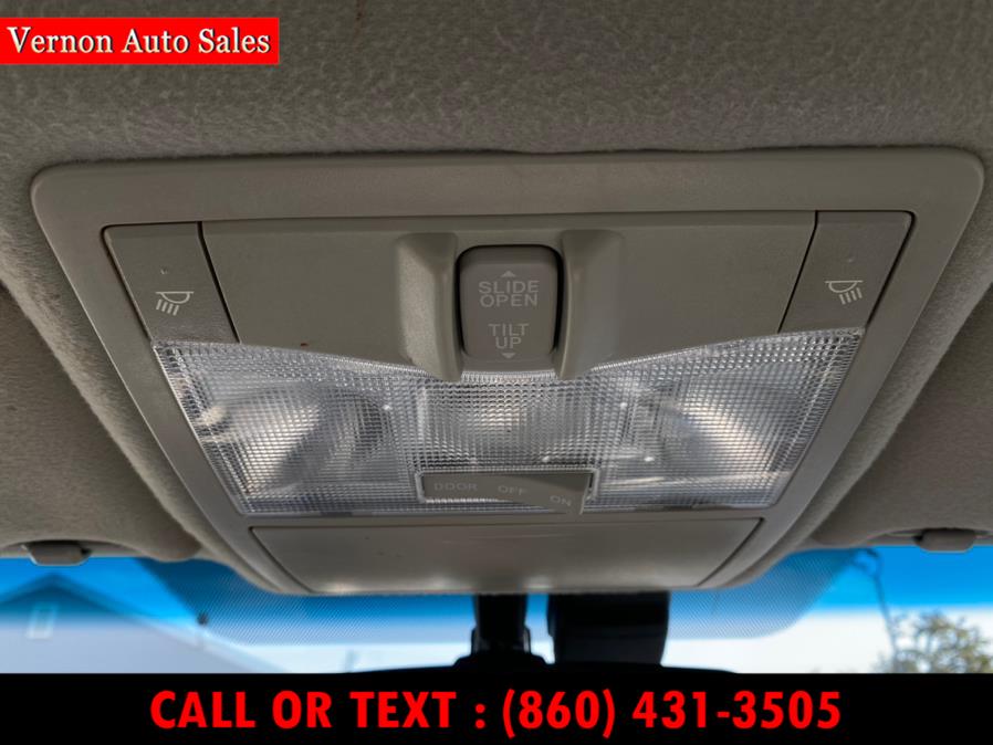 Used Toyota Avalon 4dr Sdn Limited 2011 | Vernon Auto Sale & Service. Manchester, Connecticut Used Toyota Avalon 4dr Sdn Limited 2011 | Vernon Auto Sale & Service. Manchester, Connecticut