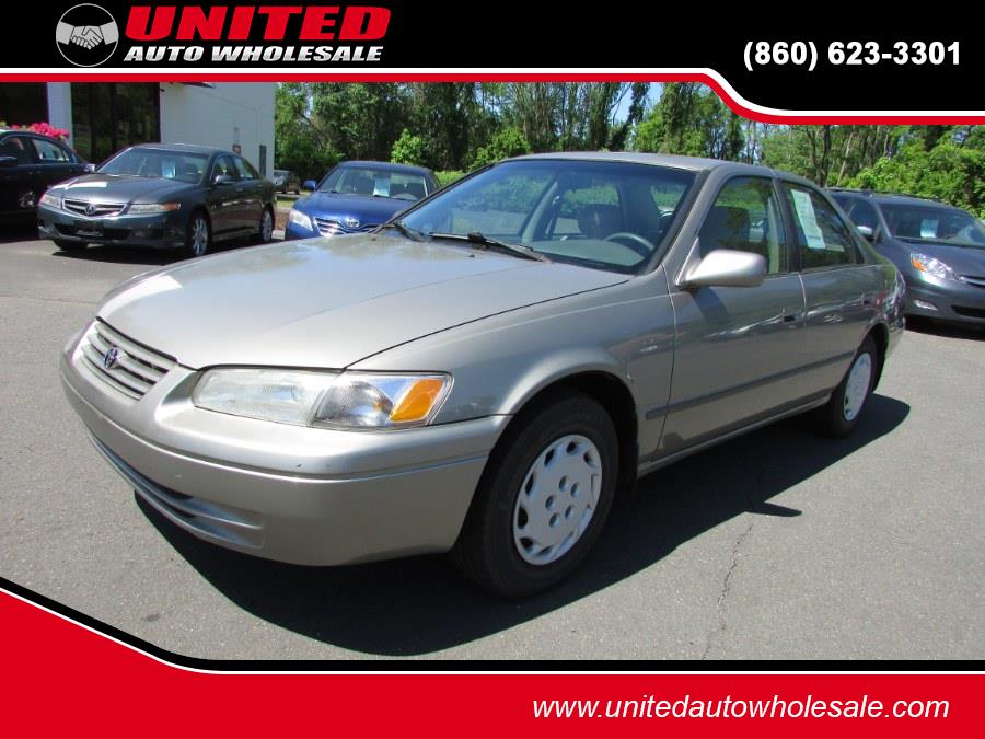 1998 Toyota Camry 4dr Sdn LE Auto, available for sale in East Windsor, Connecticut | United Auto Sales of E Windsor, Inc. East Windsor, Connecticut