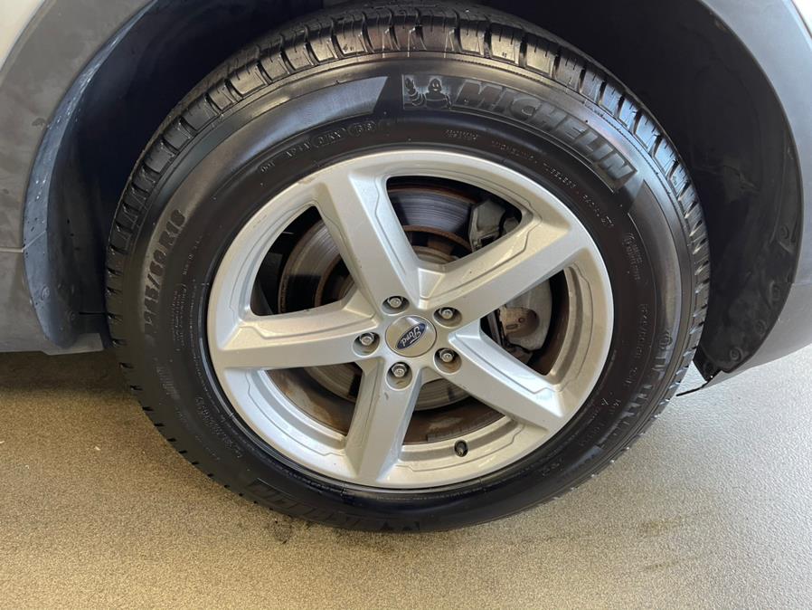 2016 Ford Explorer FWD 4dr XLT, available for sale in Inwood, New York | 5 Towns Drive. Inwood, New York 2016 Ford Explorer FWD 4dr XLT, available for sale in Inwood, New York | 5 Towns Drive. Inwood, New York